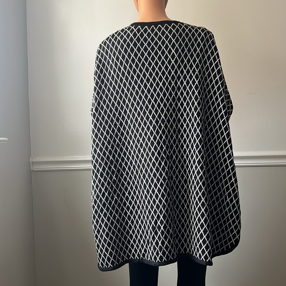 Chicos Black White Patterned Poncho Cardigan - Picture 11 of 15